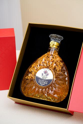 HỘP QUÀ DELARA [ Rượu Saffron đông trùng hạ thảo 750ml + Sâm đông trùng hạ thảo]